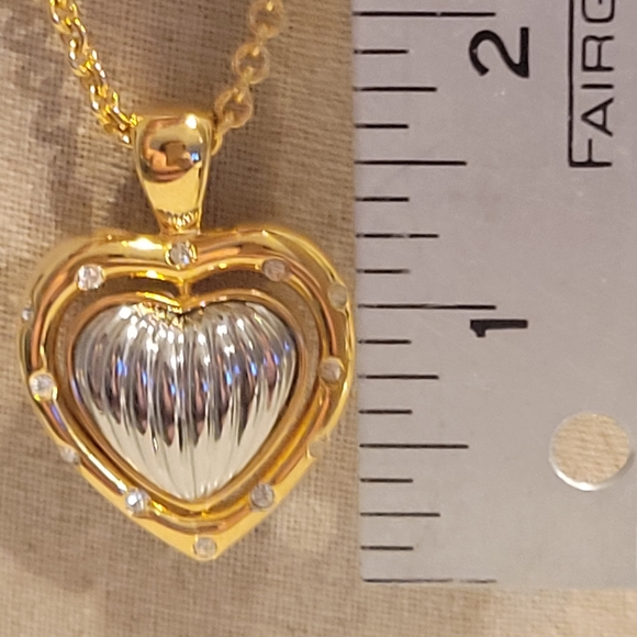 JOAN RIVERS VINTAGE COLECTION REVERSIBLE HART PENDANT WITH 30"LONG NECKLACE - Picture 2 of 5